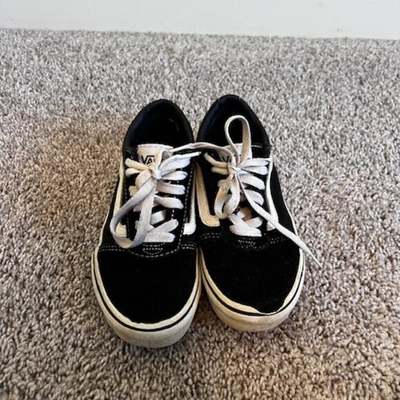 Kids Skater VANS lace up shoes size 1 - Picture 3 of 6